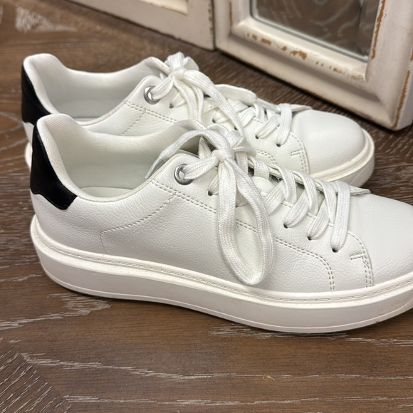 Steve Madden Catcher Sneakers 6.5 - Picture 5 of 8